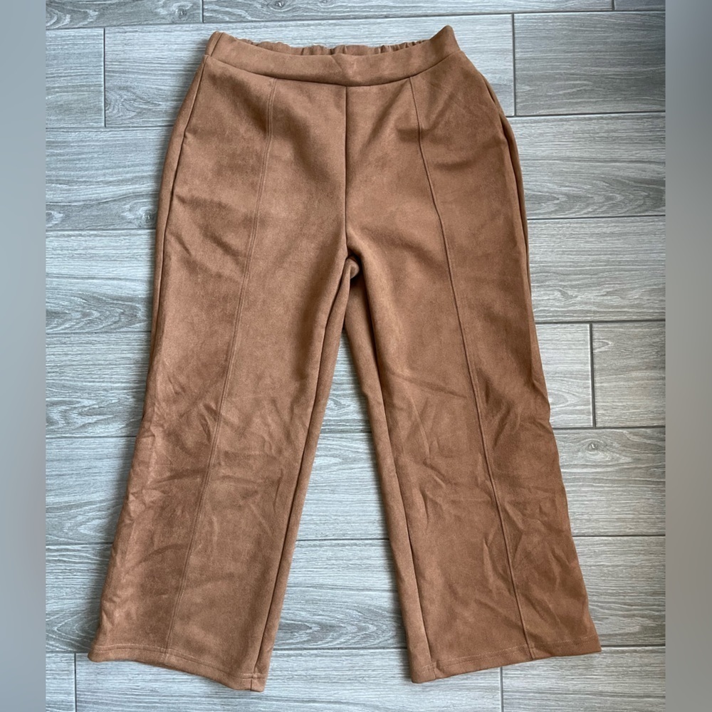 Bagatelle Collection faux suede brown pants, wide leg-cropped, size Med•••